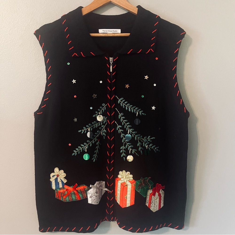 Mercer Street Black, Red, Green Zip Up Christmas Vest Size Large